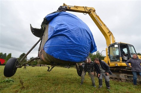  L'hélicoptère Sikorsky H 34 est parti du Calvados, mercredi, en direction de la Vendée - Photo : Ouest-France 