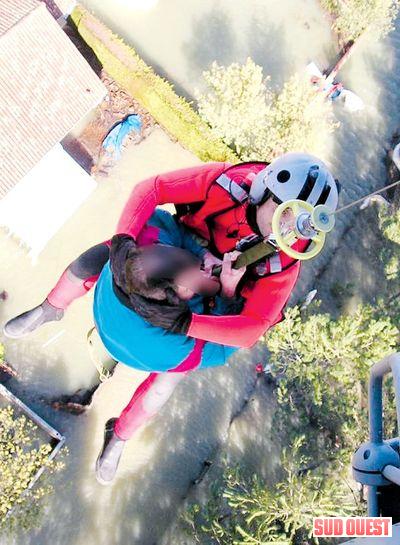 Délicate opération d'hélitreuillage, dimanche - Photo DR