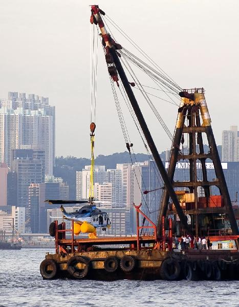 La récupération de l'épave de l'Agusta AW139 