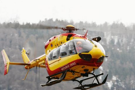 L'hélicoptère de la Sécurité Civile lors d'une intervention dans les environs de Lescun - Photo Archives Guillaume BONNAUD