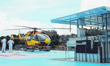 L'ascenseur sort de la piste d'atterrissage…