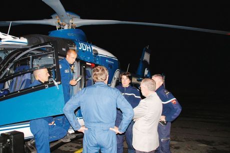 L'hélicoptère dernier cri EC 135 F-MJDH a survolé les zones industrielles de Marmande et Tonneins, mardi, suite à des intrusions par les toits récemment constatées dans le secteur - Photo Emmanuelle Latouche