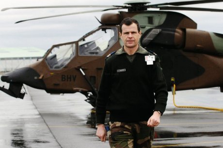 Le colonel Patrick Carbonnel assure le commandement du 5e Régiment d'hélicoptères de combat « par suppléance » : chef de corps en titre, le colonel Nicolas est actuellement en Afghanistan, où il commande le bataillon d'hélicoptères français - Photo Luke LAISSAC