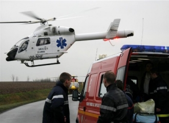 Un hélicoptère du Samu près de Cambrai, en février dernier. (Reuters)