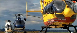 L'EC 135 du Samu de Lyon, l'AS 350B2 de la gendarmerie de Bron et l'EC 145 Dragon 69 de la Sécurité civile sur la DZ de Bron - Photo 90' Enquêtes