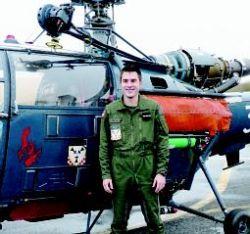 Après avoir été qualifié pour l'appontage sur le porte avion américain Eisenhower, Gaétan poursuit sa carrière comme pilote d'hélicoptère dans la marine.
