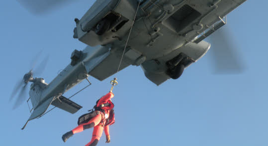 Sauvetage en mer. Le Caracal prend la relève du Super Frelon - Photo Gilbert Misiraca