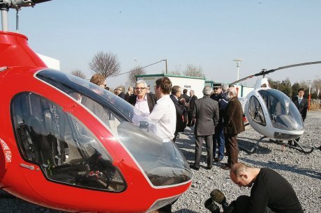 Le Fandango F360 (à gauche) et le Mustang F260, exposés sur le futur site de BHR-Hélitechnica - Photo JD Chopin