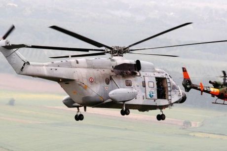 Pour son dernier vol hier, le Super Frelon a traversé le ciel landais. Cet appareil est reconnaissable à ses six pales et ses dimensions record : 25 mètres de long pour un poids de 13 tonnes - Photo David Le Déodic 
