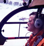 Vol de deux Alouette III de la Sécurité civile dans le massif du Mont-Blanc ; Roger Colin aux commandes - Photo collection F. Delafosse