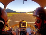 Ready to take-off avec Patrick Gisle à gauche et Christine Mongreville aux commandes du Cabri G2 F-HOLA - Photo Gopro HD2 © Heliclub des 3 cimes