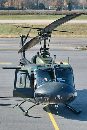 Bell UH-1D 73+28 vue de face - Photo © Fabien Campillo 