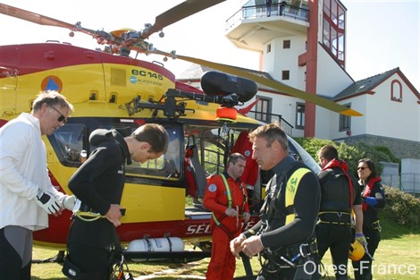 Les médecins du Samu s'entraînent à l'hélitreuillage en mer - Photo Ouest France