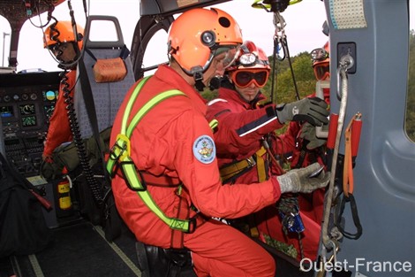 Les pompiers du Grimp lors d'un exercice avec le Dragon 56 à Bieuzy-les-Eaux - Photo Ouest-France