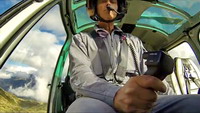 Pascal Brun aux commandes de son AS 350B3e Lilymarie - Photo France 5