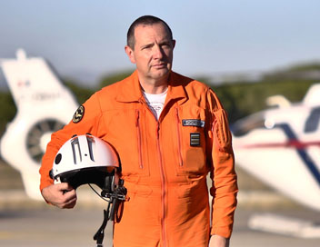 Philippe pilote les hélicoptères ultra-performants de la douane pour tout type de missions - Photo France 4 