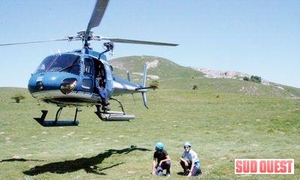 La gendarmerie a déployé de gros moyens avec le PGHM, son groupe spéléologique basé à Oloron et l'hélicoptère de la gendarmerie de Bayonne - Photo Marcel Bedaxagar