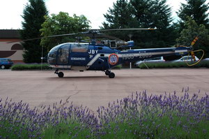 L'Alouette III 2330 F-MJBY est la dernière en service en gendarmerie et pour l'occasion elle a été décorée par les mécaniciens du GFAG LYON - Photo gfagse 