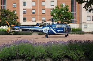 L'Alouette III 2330 F-MJBY est la dernière en service en gendarmerie et pour l'occasion elle a été décorée par les mécaniciens du GFAG LYON - Photo gfagse 