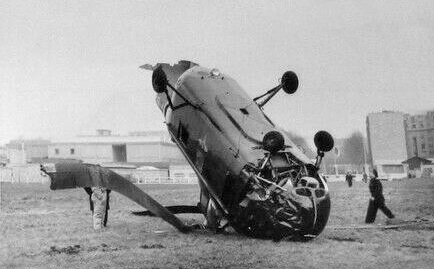 12 novembre 1952 - Crash à l'atterrissage du Sikorsky S-55 F-BGIZ lors d'une manifestation à Issy-les-Moulineaux - Photo DR