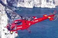 Alouette 3 F-ZBDE Dragon 06, équipée du treuil de 25 m, survolant les calanques à la fin des années 70, début 80 - Photo DR