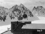 L'Alouette 3 d'Héli Union s'apprête à se poser sur la DZ du refuge des Écrins le 16 septembre 1969 - Photo INA