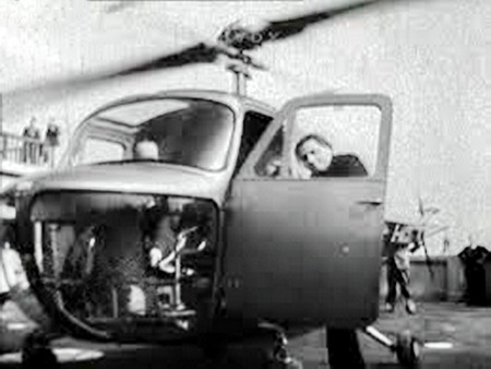 Le journaliste André Labarthe après l'atterrissage sur la terrasse exigüe des Galeries Lafayette, le 4 juillet 1948 - Photo DR