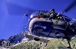 Arrivée de l'Alouette III F-MJBL avec le mécanicien d'équipage à la porte - Photo © José NICOLAS - Tous droits réservés