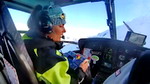 A l'aide du système "Daisy Bell", le déclenchement des avalanches est commandé directement depuis l'hélicoptère - Photo TF1
