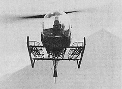 Le Bell 47 vu de face avec ses 2 civières extérieures latérales - Photo DR