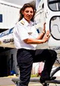 A tout juste 40 ans, Cécile Botta compte à son actif plus de 6000 heures de vol, dont 4000 en hélicoptère - Photo © Gaël Ecot
