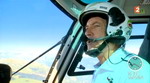 Christian Blugeon aux commandes de son AS 350 B3 ; cliquez pour en savoir plus sur Christian Blugeon - Photo Télématin France 2