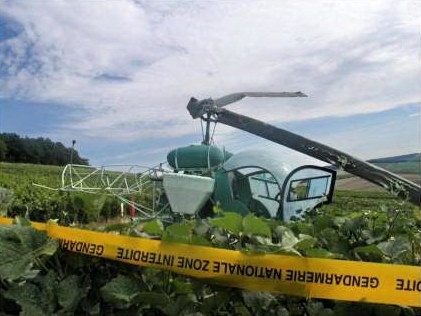 Les pales de l'hélicoptère ont heurté le sol, provoquant la chute de l'engin