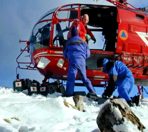 Prêt au chargement de l'Alouette 3 F- ZBDG Dragon 38 - Photo DR radio-secours-montagne-isere.com