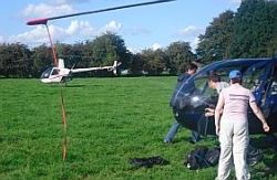 Les trois hélicoptères se sont posés au château de Penin, samedi soir, afin d'y passer la nuit.