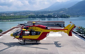 L'EC145 Z-ZBQC (Dragon 74) sur la DZ de l'ancien Centre Hospitalier d'Annecy - Photo © Christophe Gothié