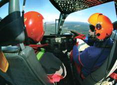 L'équipage aux commandes de l'EC 145 Dragon 25 - Photo c-a-d.fr