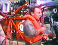 Francis en train de s'équiper - Photo extraite du film
