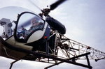 Aux commandes d'un Bell 47 G2 - Photo © Aline Pauchard