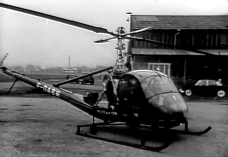 Le Hiller UH12B F-DABH devant les hangars de HELICOP-AIR - Photo DR
