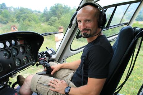 Jean-Félix adore piloter avec des reliefs, pour lui l'hélico « c'est en montagne que ça prend tout son sens ».