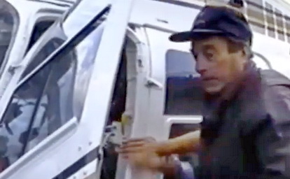 Jean Frayssinhes et le Bell 206 Jet Ranger du SAMU 16 - Photo DR