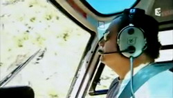 Le Pilote Jean-Sébastien aux commandes de son AS350 B3 - Photo France 3 Faut pas réver 