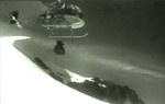 Christian ROSS aux commandes du SO 1221 Djinn F-WX5Y largue une charge pour ravitailler l'Observatoire Vallot 3450m en août 1956 - Photo Armor Films