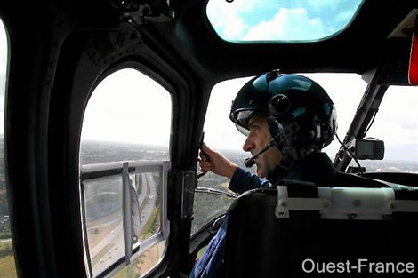 Sur terre ou dans le ciel, Régis Grondin, mécanicien de bord, ouvre l'oeil.