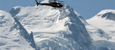 Opération de démêlage des câbles du Brévent après la tempête des 28 et 29 avril 2012. Opération délicate réalisée avec l'aide de Pascal Brun et du F-HESB - Photo DL