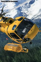Pascal Brun aux commandes de son AS 350 B3+ est un expert du vol montagne - Photo Benjamin Grelier