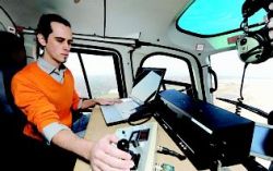 À bord, un ingénieur collecte les précieuses données - Photo Guy Drollet