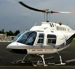 Bruno LEAUNE aux commandes de son Bell 206 - Photo collection JMP