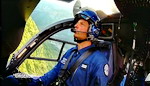 Le pilote aux commandes de Choucas 74, l'EC 145 du DAG de Chamonix - Photo France 3